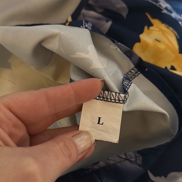 No Brand Tag Scoop Neck Short Sleeve Blue and Yellow Floral Blouse - Picture 9 of 16